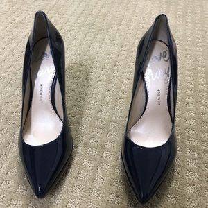 NEW NEVER WORN!!! Navy blue patent leather pumps